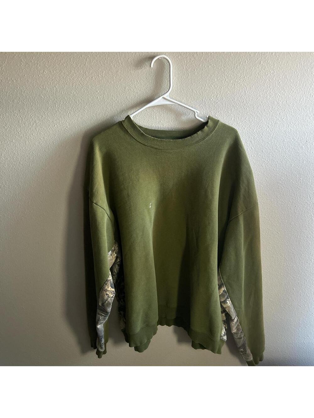 Cabela's Men's Green Sweatshirt